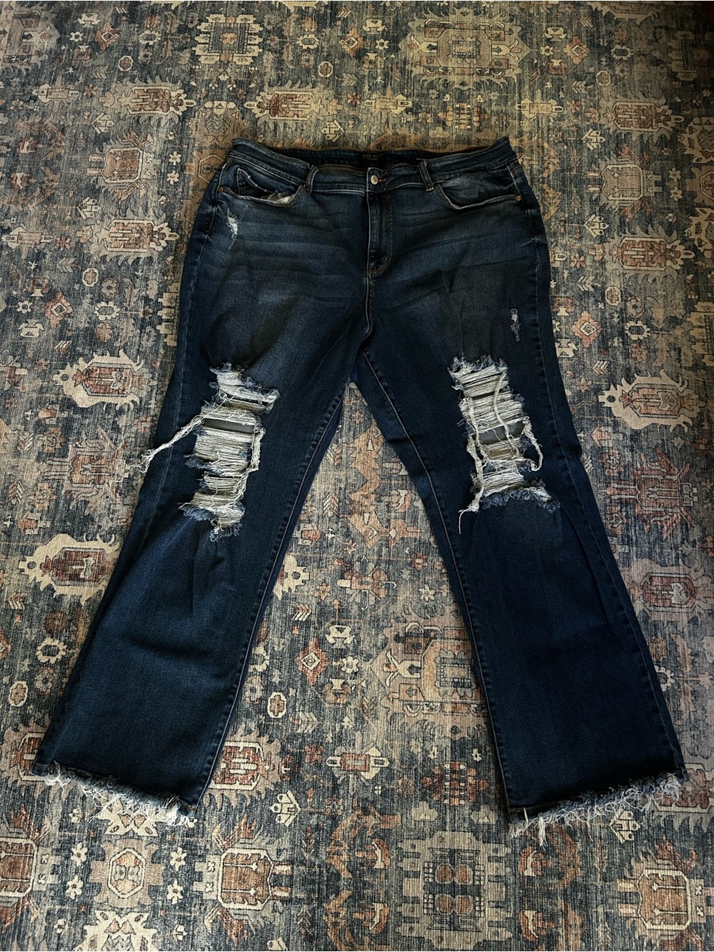 Judy Blue Brett Distressed Dad Jeans. - Picture 4 of 15